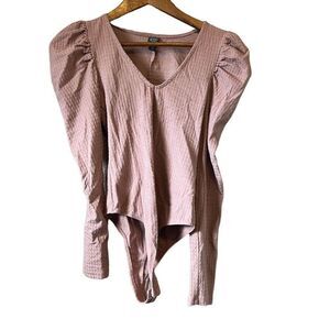 Wild Fable Bodysuit Top Womens Small Pink Textured Puff Sleeve‎ V Neck
